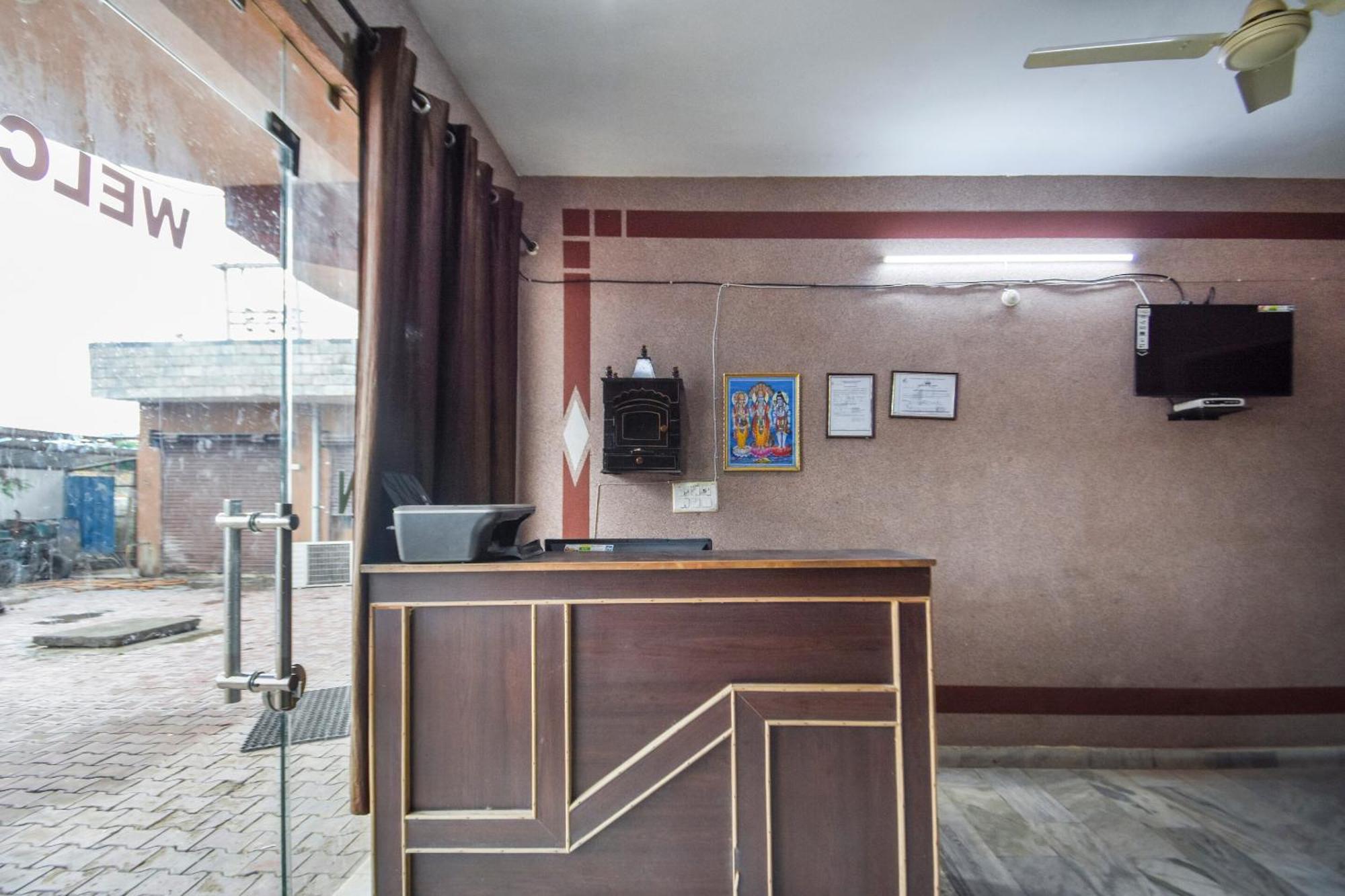 โอโย 47040 ไวบ์ โฮเต็ล Hotel Nalagarh ภายนอก รูปภาพ